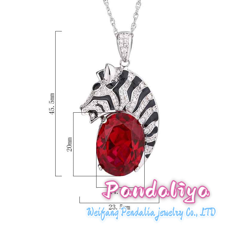 Zebra Necklace: Inlaid with colorful high-carbon diamonds, featuring a unique zebra design, distinctive and personalized, making you the focal point in the crowd.