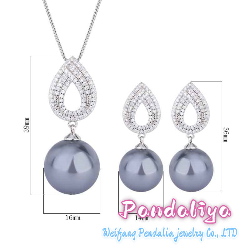 Grey pearl necklace paired with earrings, showcasing a unique charm with its fashionable design, emanating a distinctive sense of style!