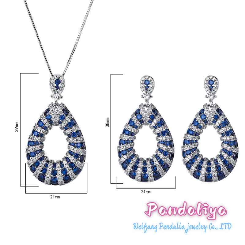 A design-inspired sapphire set, fully embellished with diamonds, shines brilliantly, showcasing unique taste and emitting enchanting radiance, enhancing your noble charm!