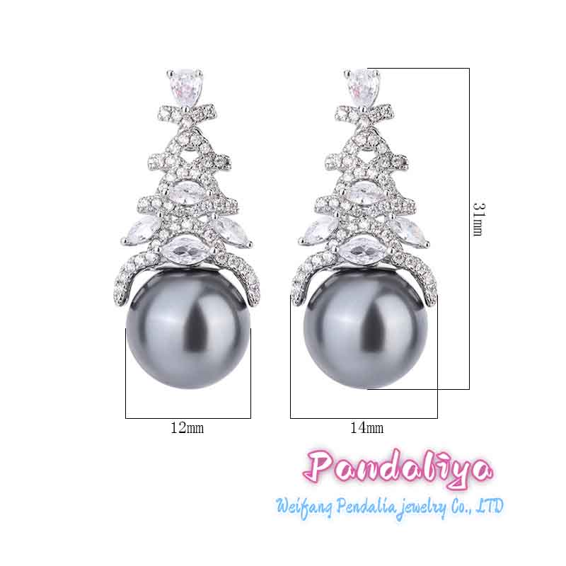 Exquisitely designed pearl earrings, intricately adorned with diamonds, showcase elegant demeanor and meticulous craftsmanship, reflecting your unique taste.