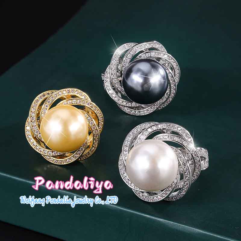 Hollowed Pearl Ring, Inlaid with Sparkling Diamonds, Radiating Noble Temperament, Unique Design, Demonstrating Extraordinary Taste.