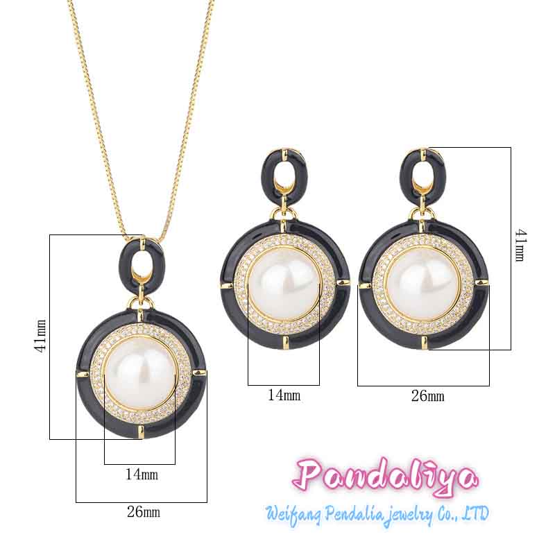 Pearl Ensemble: Uniquely Designed, Exquisitely Fashionable, Exuding Elegant Charm, Becoming the Shining Focus.