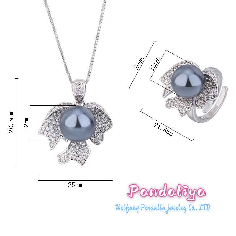 Pearl Ensemble, Sparkling with Diamonds, Radiant and Charming, Exuding Elegant Taste.