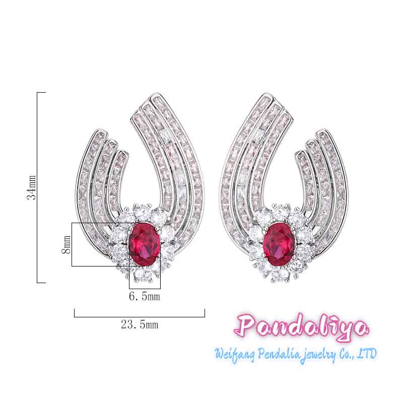 Two-tone earrings, luxurious inlay, hypoallergenic materials, elegant and charming, showcasing high-quality craftsmanship!