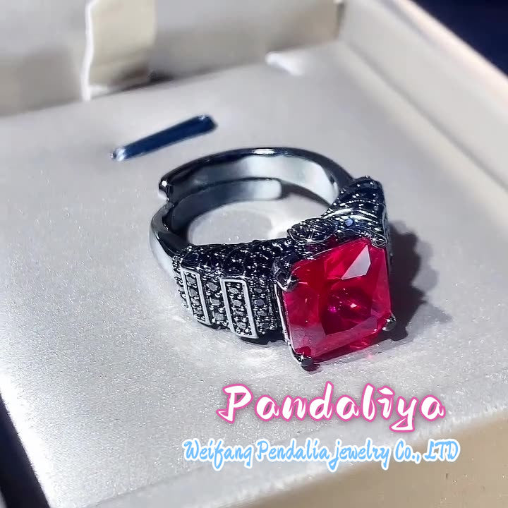 Simulated Gemstone Ring: Full of Personality, Unique Design, Black Gold Material Showcasing Fashion Taste, Displaying Unique Charm.