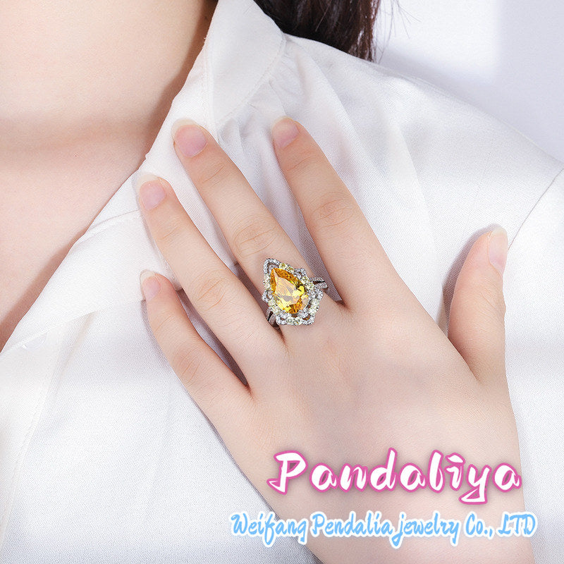 Colorful gemstone ring with water drop design, adorned with sparkling diamonds, radiating charming brilliance, truly eye-catching!