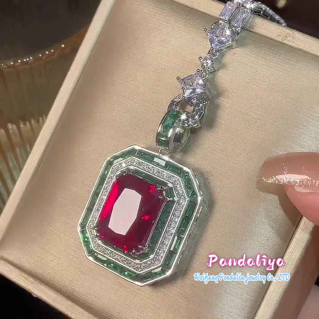 Necklaces made of two different gemstones, red jasper and emerald, each stone possessing its unique charm. Classic and elegant, wearing it will make you the fashion queen.