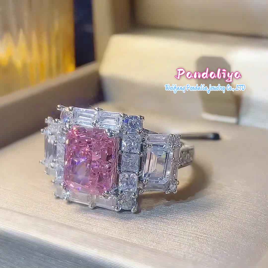 Ice flower cut high-carbon diamond classic ring, shining brightly, classic design, emitting charming radiance, exuding elegant taste!