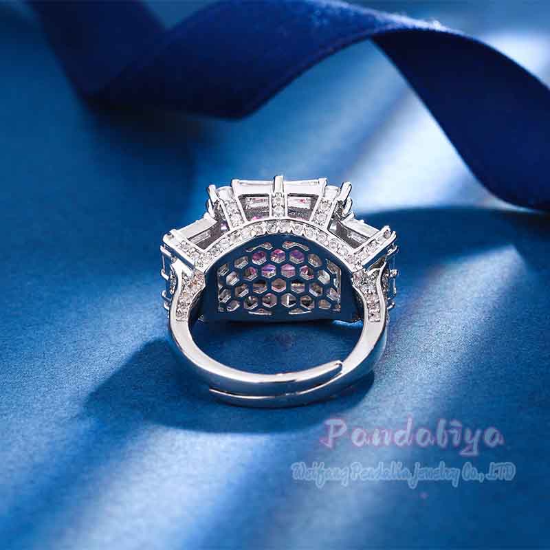 Ice flower cut high-carbon diamond classic ring, shining brightly, classic design, emitting charming radiance, exuding elegant taste!