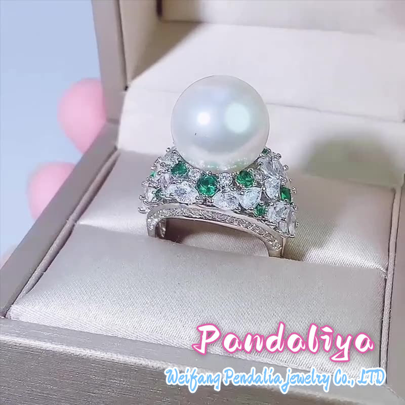 A Pearl Ring with Exquisite Design, Elegant and Stylish, Adding a Touch of Charm to Your Fingers with its Unique Design Sensibility!