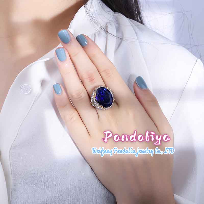 Sapphire ring with diamond inlay, featuring a splendid design that exudes luxurious quality and radiates brilliant light!