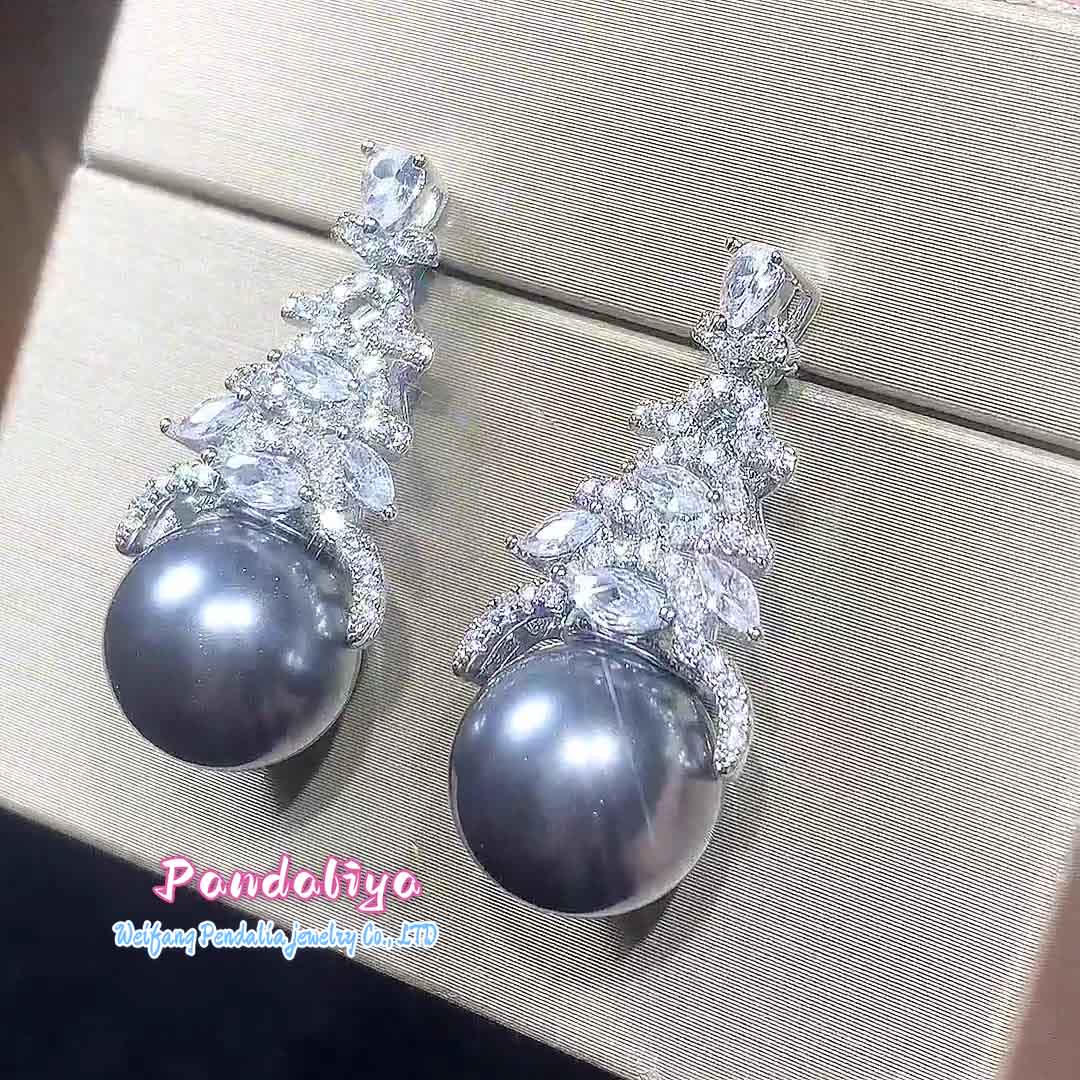 Exquisitely designed pearl earrings, intricately adorned with diamonds, showcase elegant demeanor and meticulous craftsmanship, reflecting your unique taste.