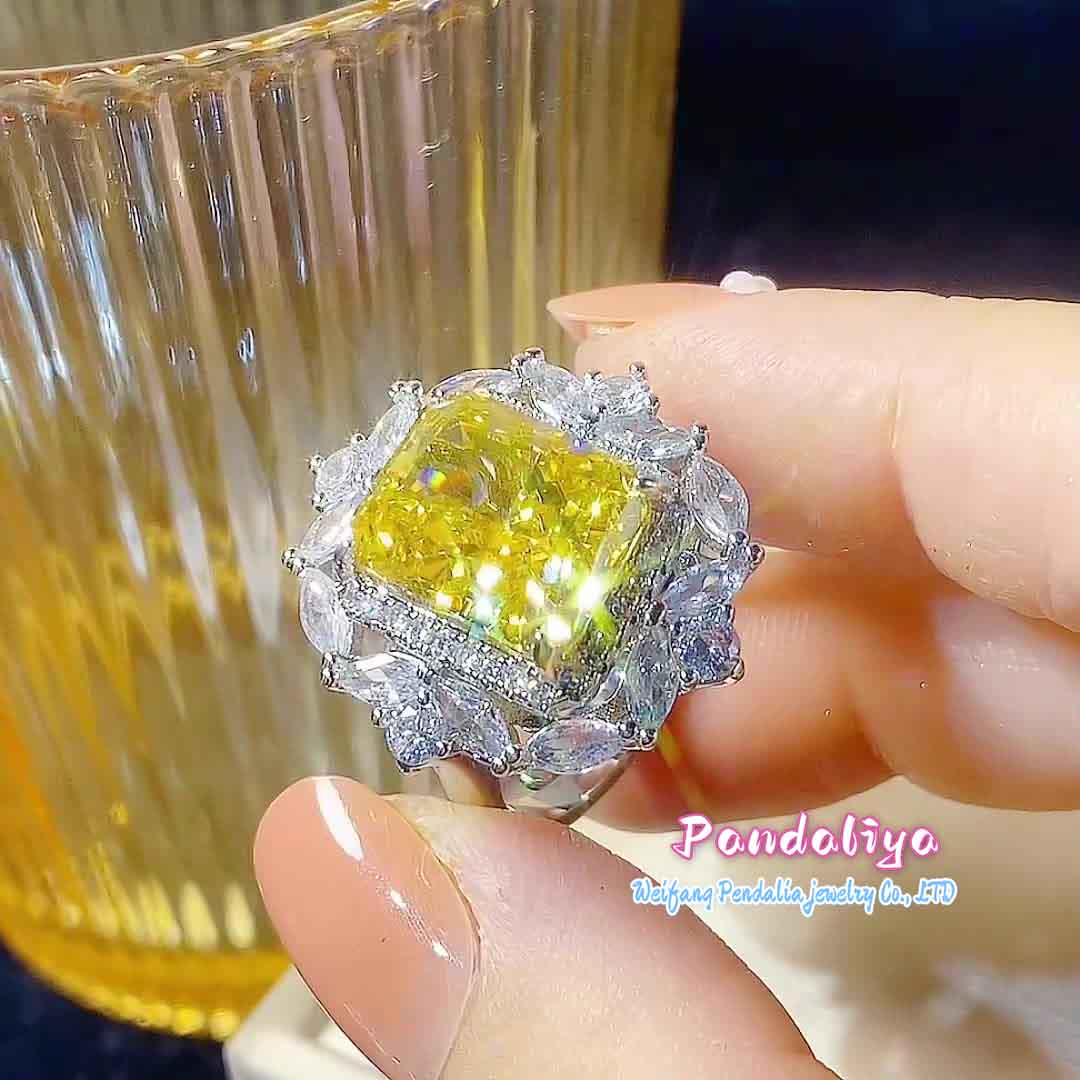 Classic design yellow diamond set, precious and rare, presenting a noble treat, showcasing your exquisite taste!