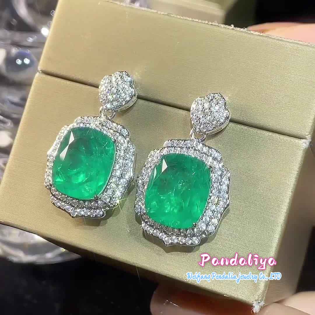 Emerald set, resembling a beautiful garden of Eden, with a classic design fully adorned with diamonds, and enhanced by 18k gold plating for a more luxurious feel.