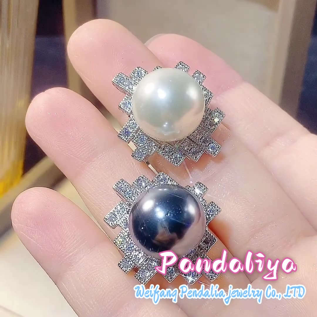 New Pearl Ring: Unique and full of personality, with irregular design, showcasing a sense of fashion taste and unique charm.