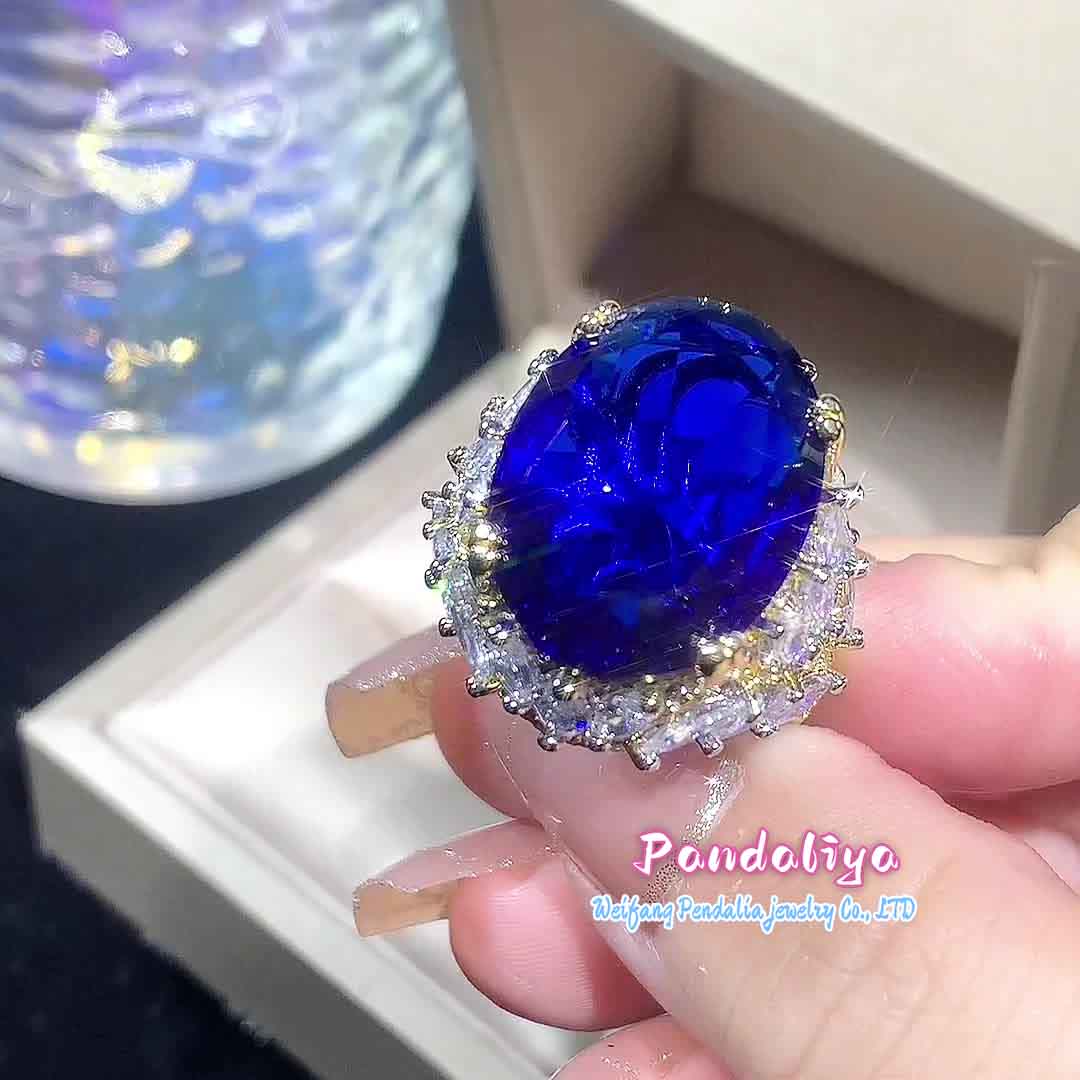 Sapphire ring with diamond inlay, featuring a splendid design that exudes luxurious quality and radiates brilliant light!