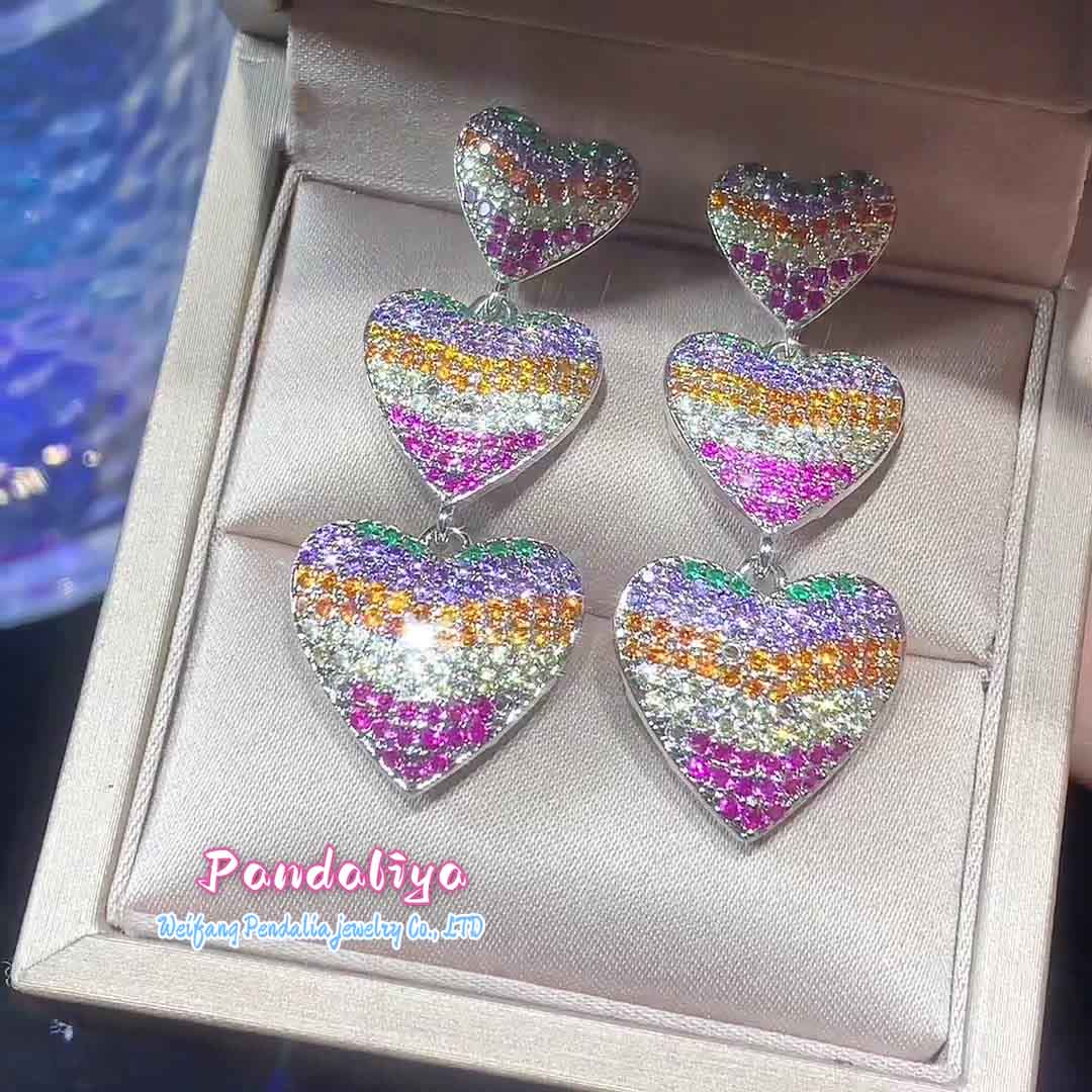 Colorful diamond heart-shaped set: Luxurious heart-shaped design, exquisite colorful diamond inlay, showcasing noble temperament, the choice of exquisite craftsmanship.