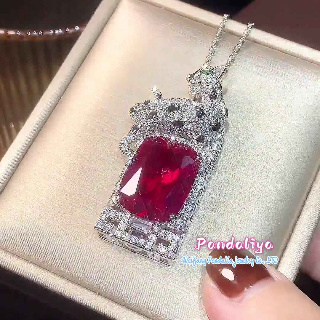 Vintage red ruby set with leopard design, showcasing unique taste! Suitable for various occasions, displaying charming elegance! Get yours now and become the center of attention!