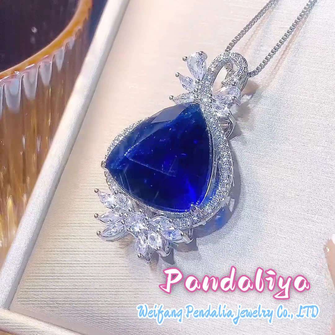 Royal Blue Necklace: Luxurious and exquisite, adorned with royal blue as its base color, radiating enchanting brilliance, embellishing your glamorous life.