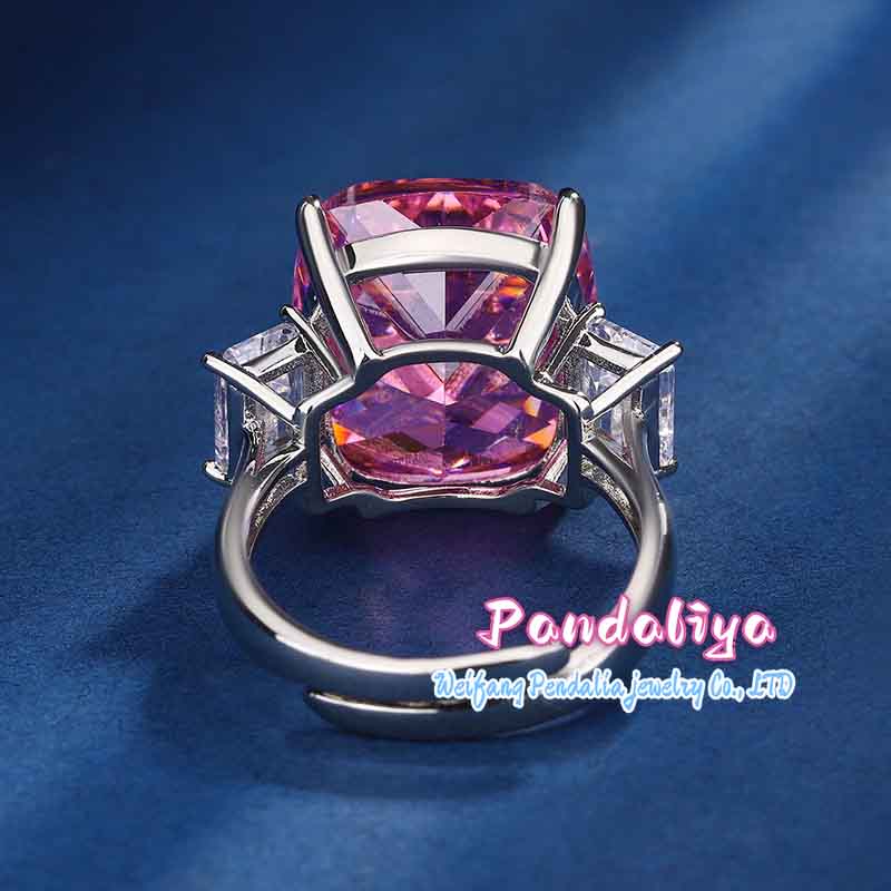 Colorful Gemstone Ring: Luxurious and Elegant, Dazzling and Eye-catching, Showcasing Noble Taste, Unique Personality Charm, Achieving Gorgeous Style.