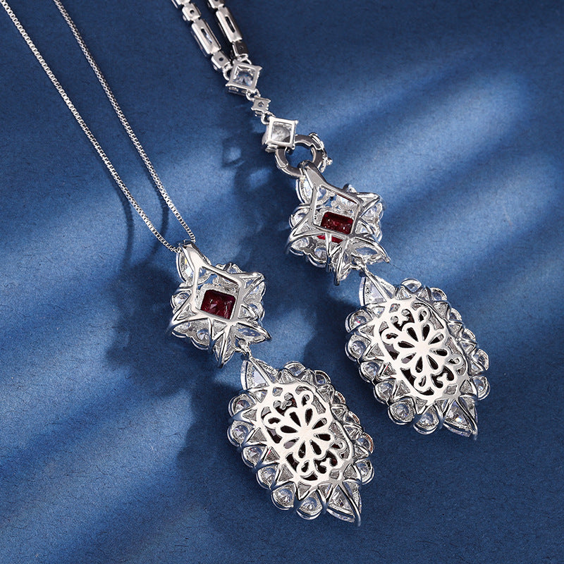 A simulated gemstone necklace with a square design, exuding an aura of affordable luxury. It dazzles and captivates, making you the center of attention.