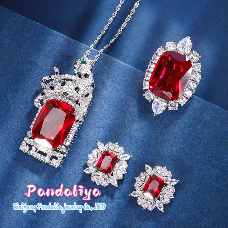 Vintage red ruby set with leopard design, showcasing unique taste! Suitable for various occasions, displaying charming elegance! Get yours now and become the center of attention!