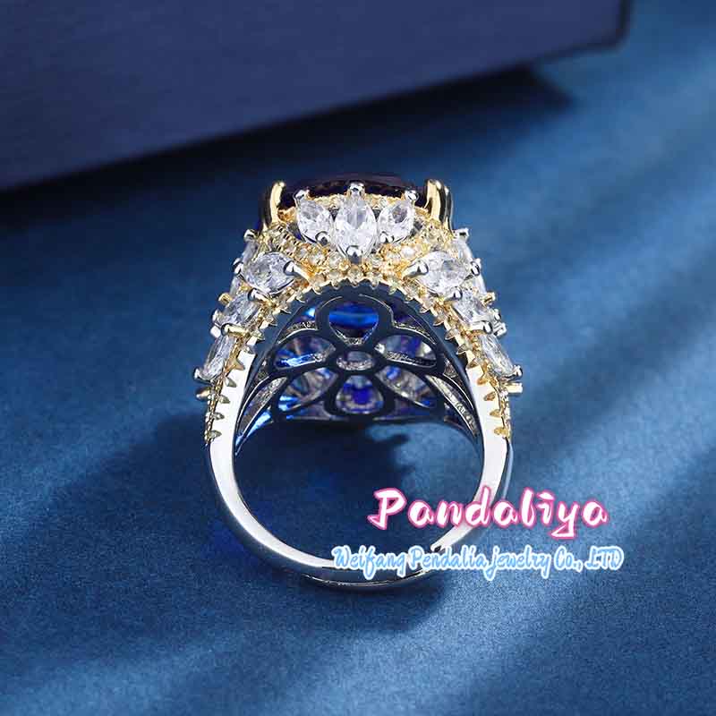 Sapphire ring with diamond inlay, featuring a splendid design that exudes luxurious quality and radiates brilliant light!