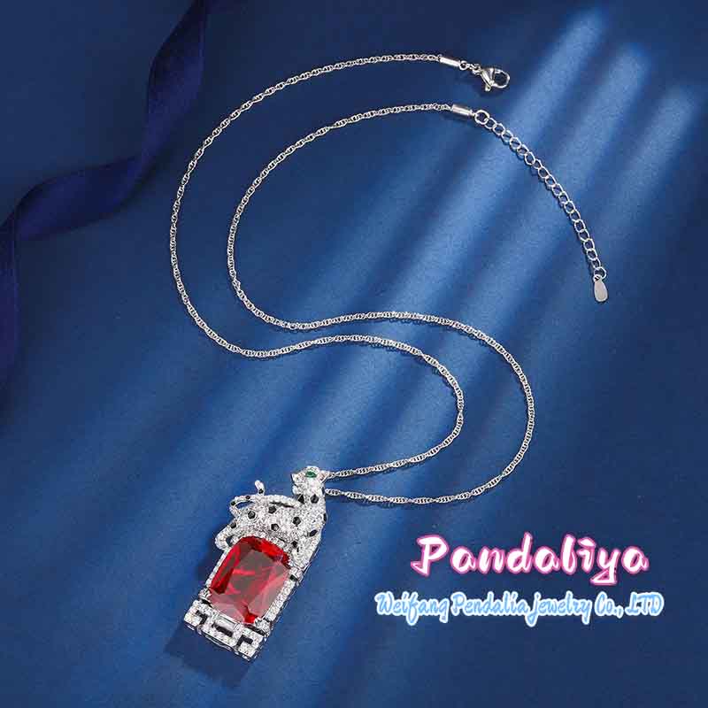 Vintage red ruby set with leopard design, showcasing unique taste! Suitable for various occasions, displaying charming elegance! Get yours now and become the center of attention!