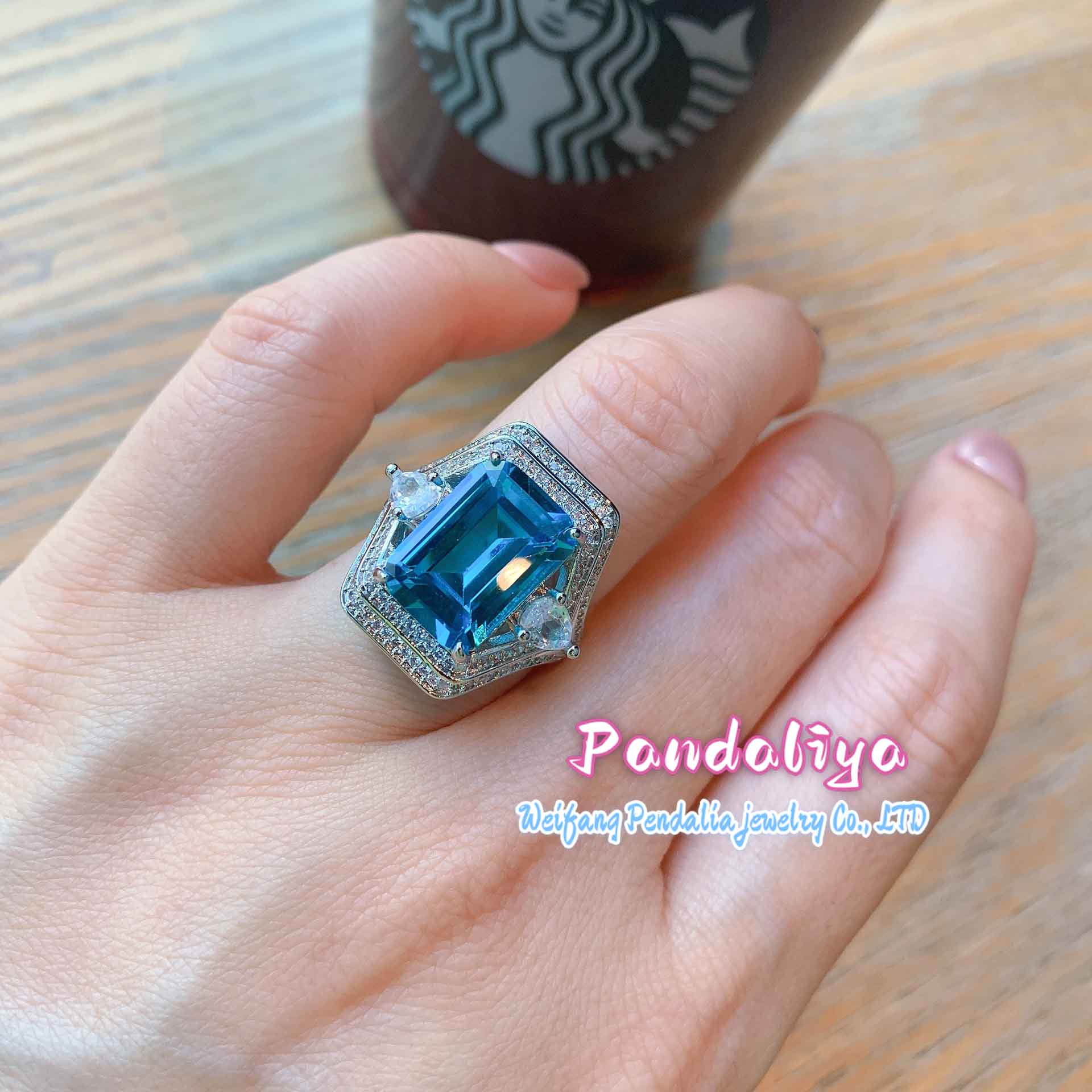 European and American-style faux topaz blue vintage ring, exuding a captivating retro vibe, illuminating your fashionable journey!