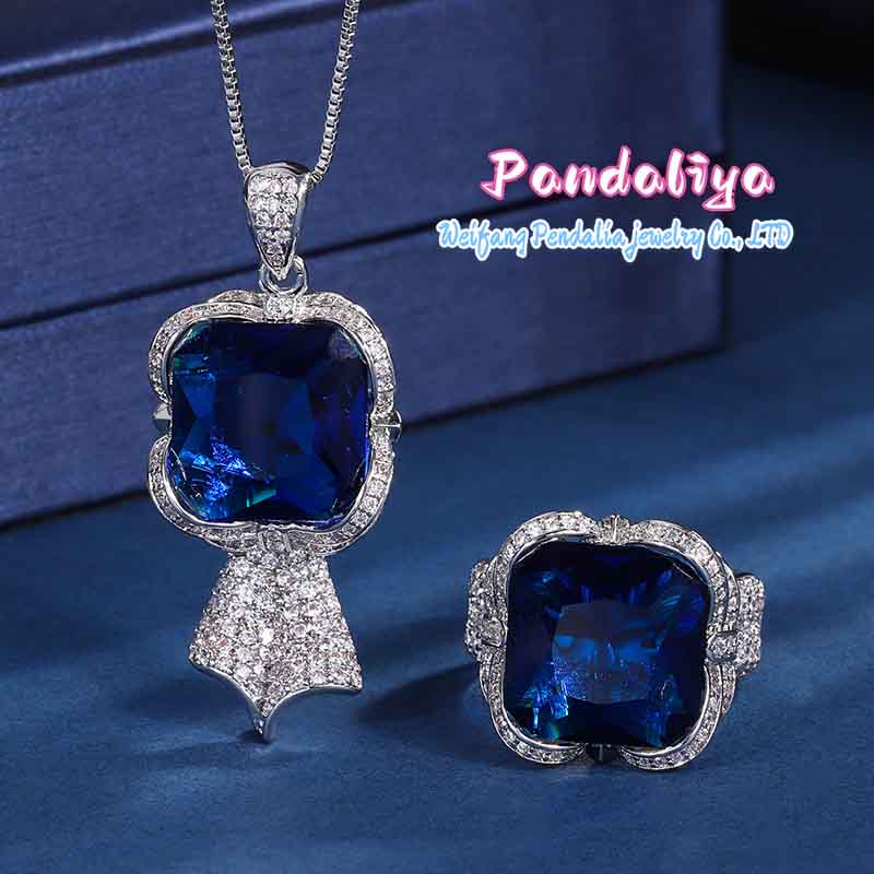 Sapphire set: The perfect combination of princess cut and butterfly bow, showcasing elegant and magnificent style, leading the fashion trend.