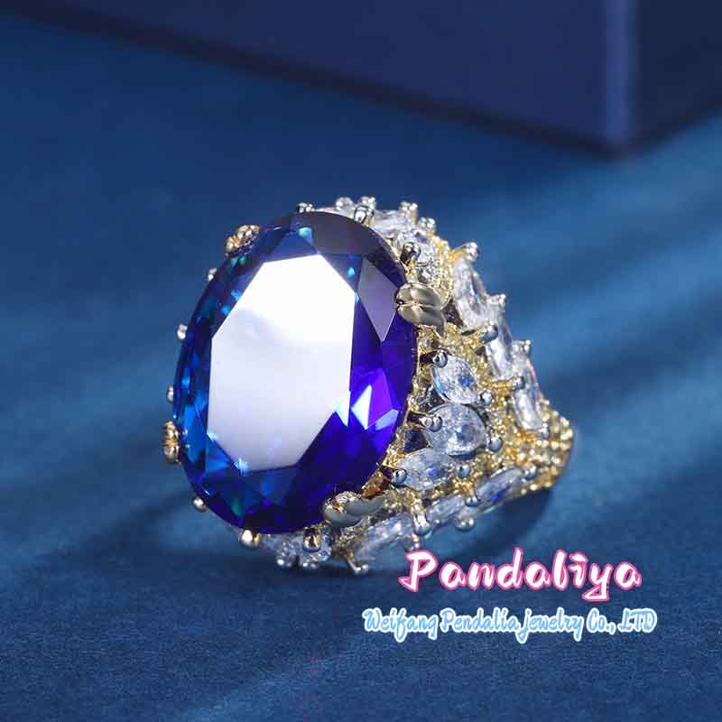 Sapphire ring with diamond inlay, featuring a splendid design that exudes luxurious quality and radiates brilliant light!