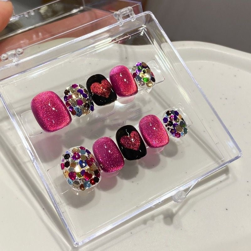 Handcrafted Wearable Nails, Hot Girl Style with Glitter and Cat-Eye Effect, Removable Short Nail Art Stickers.