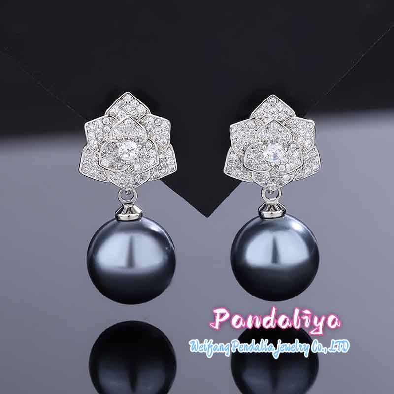 Dazzling: Pearl earrings from the Camellia series, available in two colors, showcasing your unique charm and radiating a dazzling style!