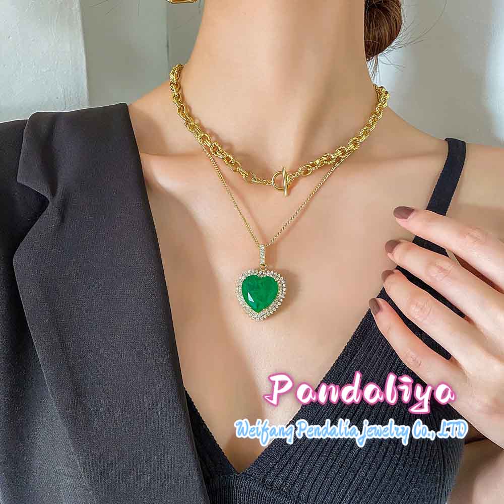 Simulated emerald necklace, a light luxury set, makes you stand out from the crowd!