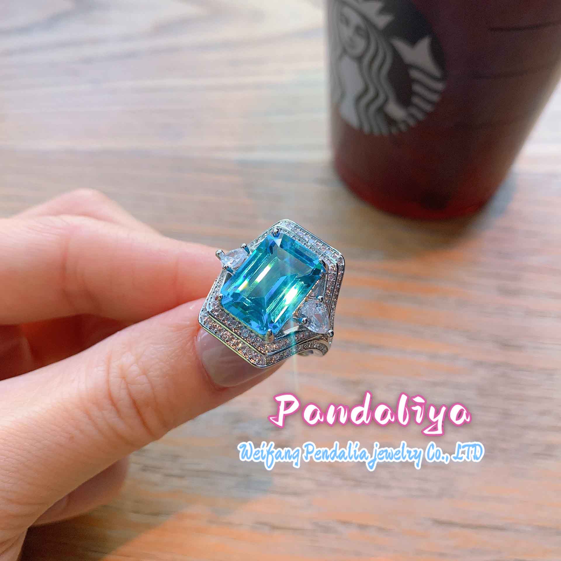 European and American-style faux topaz blue vintage ring, exuding a captivating retro vibe, illuminating your fashionable journey!