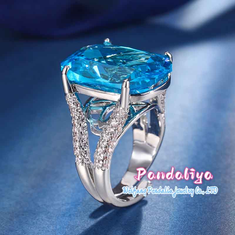 Simulated gemstone fat square cut luxurious inlaid ring, making you shine all over the place