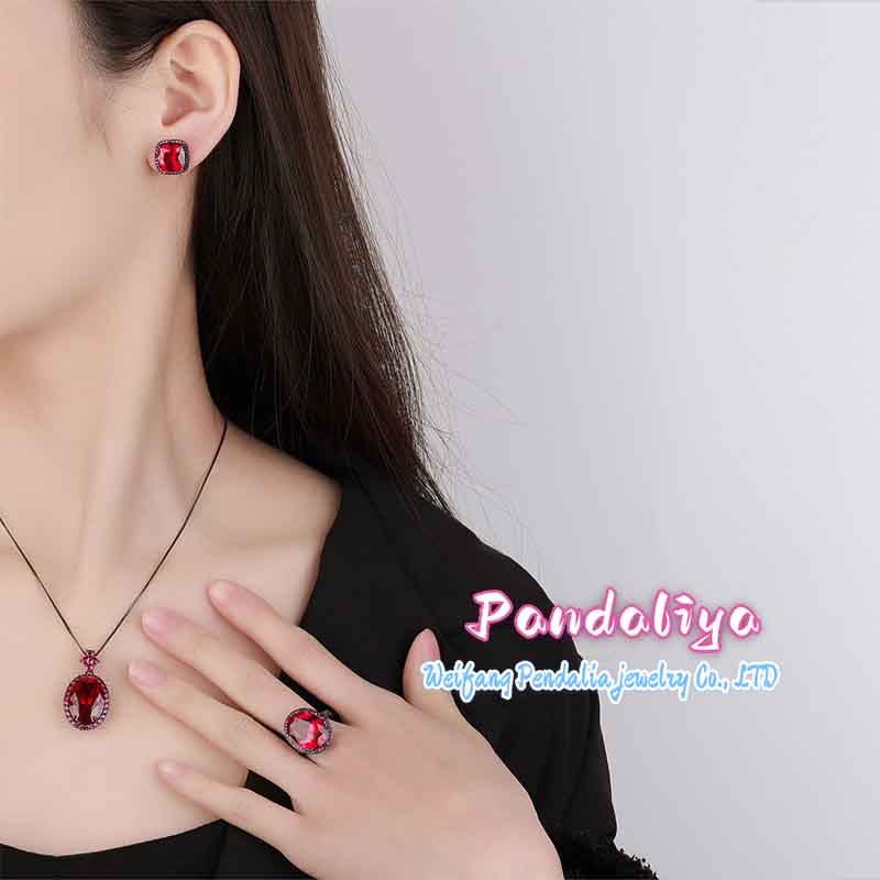 A uniquely designed imitation red jasper set, crafted in black gold, showcases individuality and exudes a sense of noble taste! Achieve unique charm!