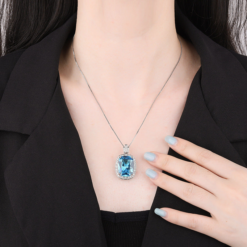 A simulated gemstone necklace with a bold square shape, exuding timeless elegance and sophistication.