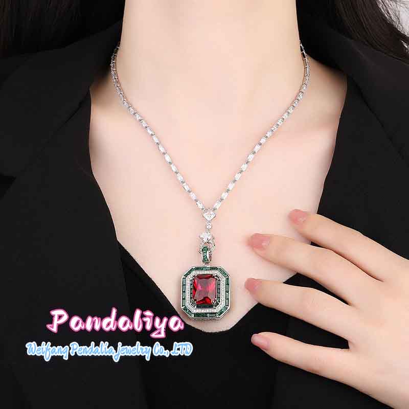 Necklaces made of two different gemstones, red jasper and emerald, each stone possessing its unique charm. Classic and elegant, wearing it will make you the fashion queen.