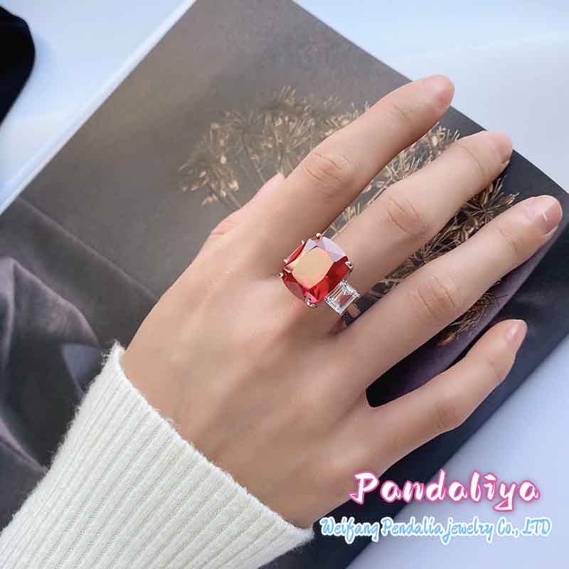 Colorful Gemstone Ring: Luxurious and Elegant, Dazzling and Eye-catching, Showcasing Noble Taste, Unique Personality Charm, Achieving Gorgeous Style.