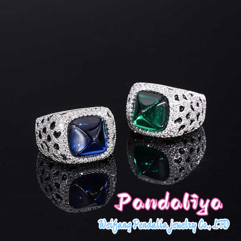 Colorful Gemstone Ring: Infused with design sensibility, it presents a vintage charm, radiating with fashionable allure and unique personality.