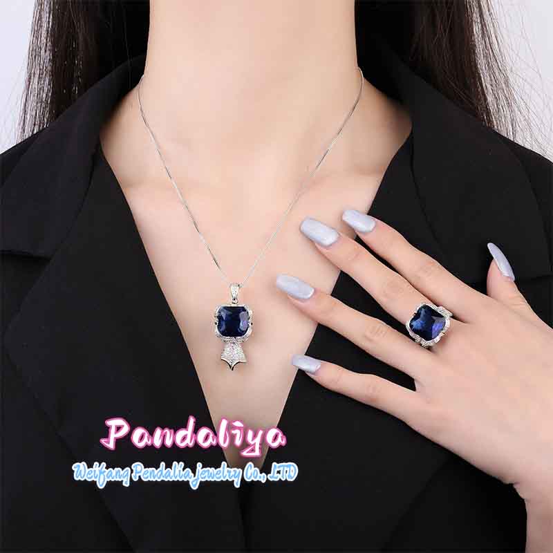 Sapphire set: The perfect combination of princess cut and butterfly bow, showcasing elegant and magnificent style, leading the fashion trend.