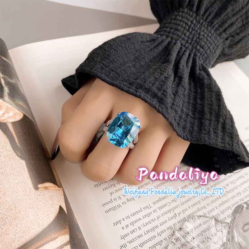 Simulated gemstone fat square cut luxurious inlaid ring, making you shine all over the place