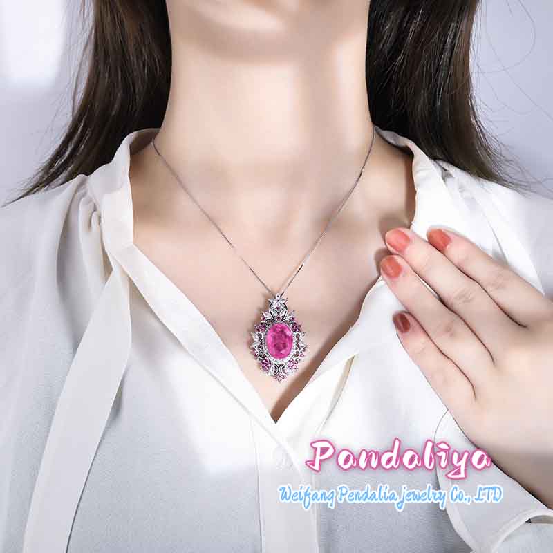 The charm of colored gemstones, choose freely from four different colors, with a design reminiscent of a mysterious garden, exuding a stylish and elegant atmosphere. Come and choose your favorite color!