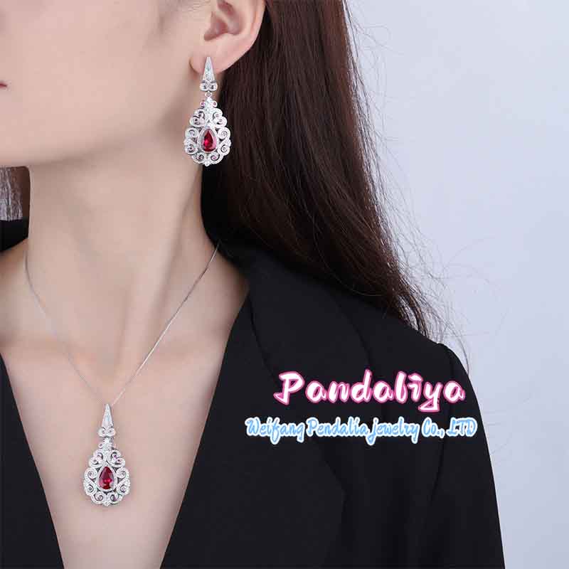 Red Spinel Ensemble, Palace-Inspired Design, Noble and Elegant, Like a Journey Through Time, Seize the Opportunity, and Showcase Your Unique Charm to the Fullest.