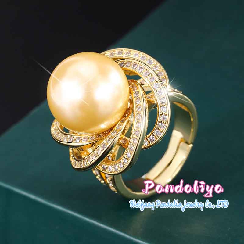 Hollowed Pearl Ring, Inlaid with Sparkling Diamonds, Radiating Noble Temperament, Unique Design, Demonstrating Extraordinary Taste.