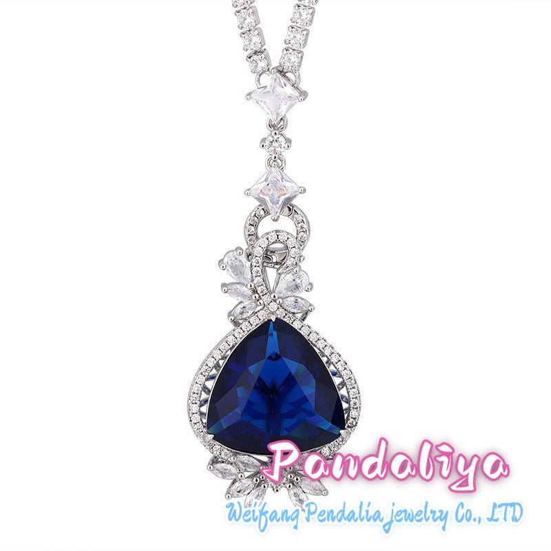 Royal Blue Necklace: Luxurious and exquisite, adorned with royal blue as its base color, radiating enchanting brilliance, embellishing your glamorous life.