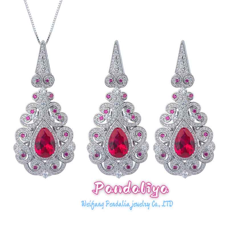 Red Spinel Ensemble, Palace-Inspired Design, Noble and Elegant, Like a Journey Through Time, Seize the Opportunity, and Showcase Your Unique Charm to the Fullest.