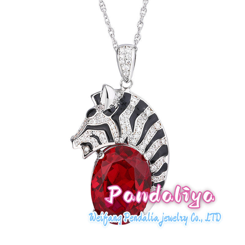 Zebra Necklace: Inlaid with colorful high-carbon diamonds, featuring a unique zebra design, distinctive and personalized, making you the focal point in the crowd.