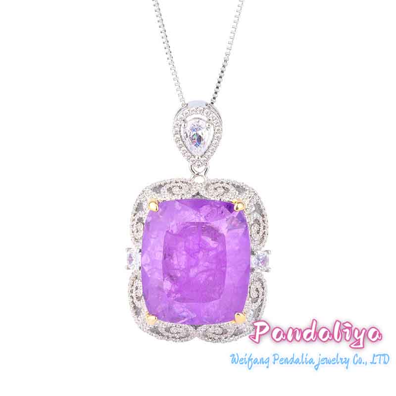 20mm×23mm  Mysterious violet necklace, boasting an elegant and luxurious color. Enhanced with oversized teardrop diamonds, it shines even brighter. Your must-have necklace.